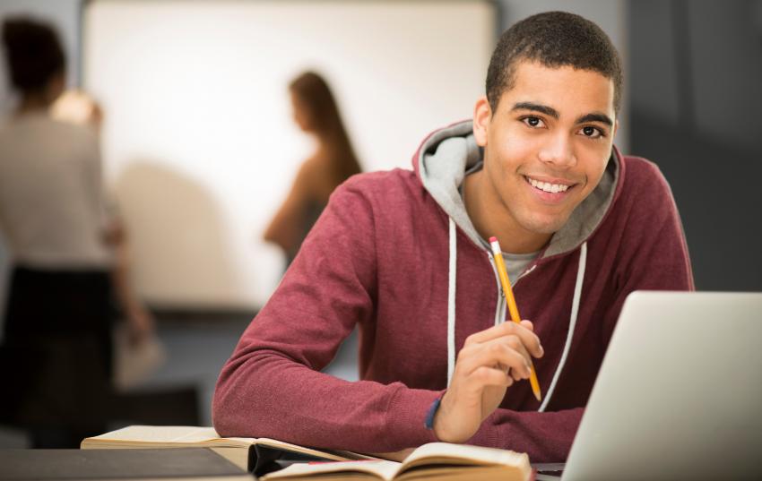 Financial aid for college and training starts with the FAFSA - student image