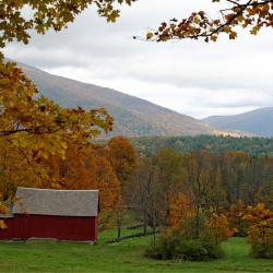 vermont barn in the Fall season